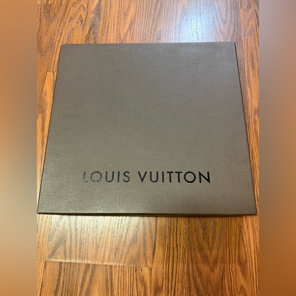 Authentic Rare Silk Louis Vuitton Scarf - Like New - Picture 12 of 14